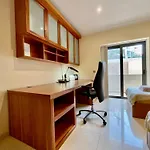 Seaview Family Apartment, Pool, Easy Access To The Sea, Near Bay 아파트