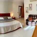 Seaview Family Apartment, Pool, Easy Access To The Sea, Near Bay 아파트 멜리에하