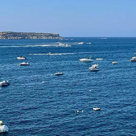 Seaview Family Apartment, Pool, Easy Access To The Sea, Near Bay Appartamento *