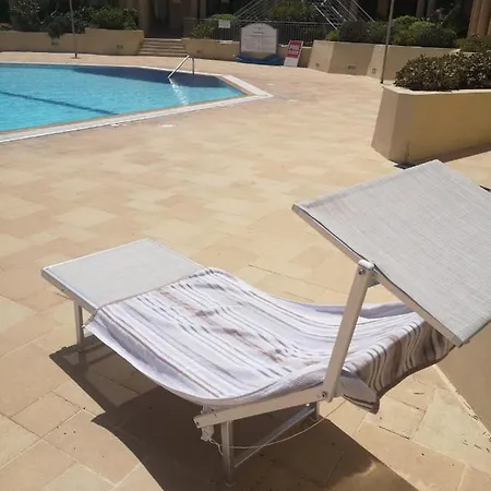 Seaview Family Apartment, Pool, Easy Access To The Sea, Near Bay المليحة