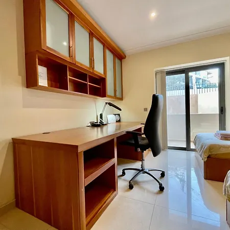 Seaview Family Apartment, Pool, Easy Access To The Sea, Near Bay Lejlighed