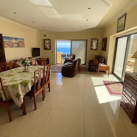 Seaview Family Apartment, Pool, Easy Access To The Sea, Near Bay المليحة