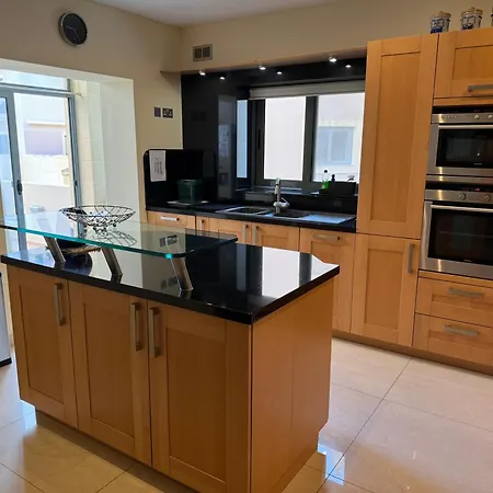 Seaview Family Apartment, Pool, Easy Access To The Sea, Near Bay * Mellieha