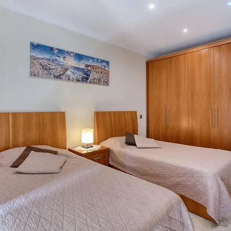 Seaview Family Apartment With Pool Near Mellieha Bay *