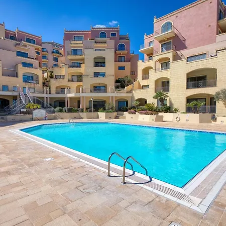 Seaview Family Apartment With Pool Near Mellieha Bay