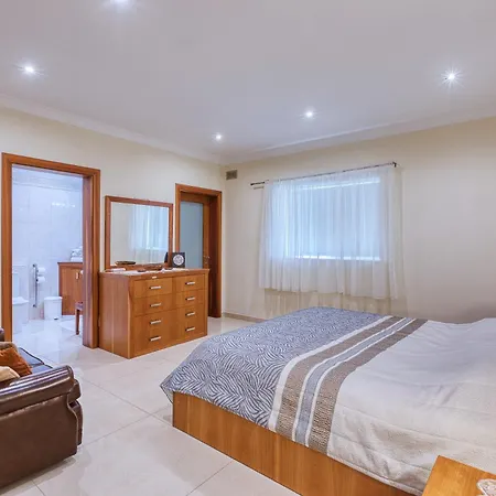 Seaview Family Apartment With Pool Near Mellieha Bay Apartman *