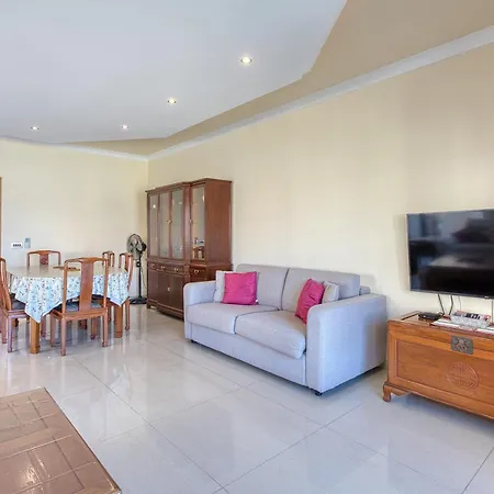 Seaview Family Apartment With Pool Near Mellieha Bay