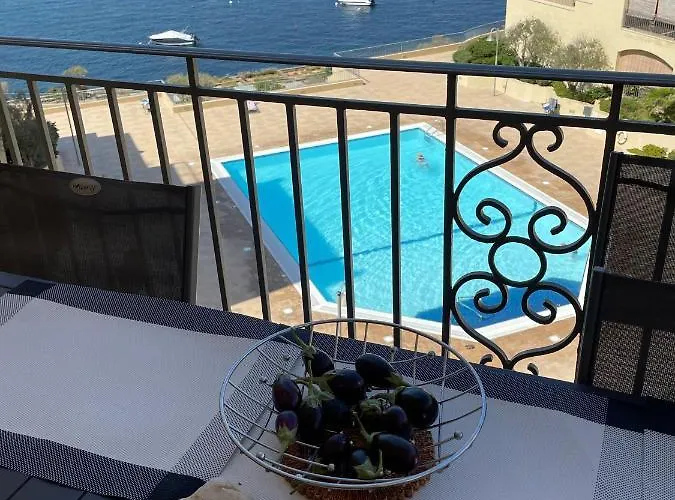 Seaview Family Apartment, Pool, Easy Access To The Sea, Near Bay Mellieħa