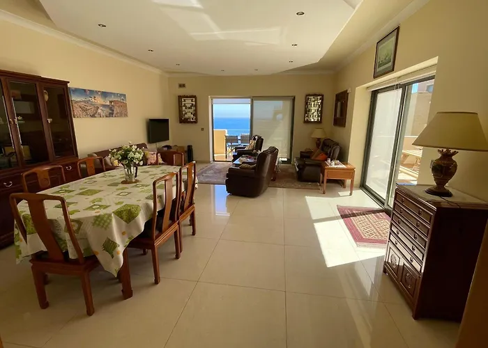 Seaview Family Apartment, Pool, Easy Access To The Sea, Near Bay Mellieħa