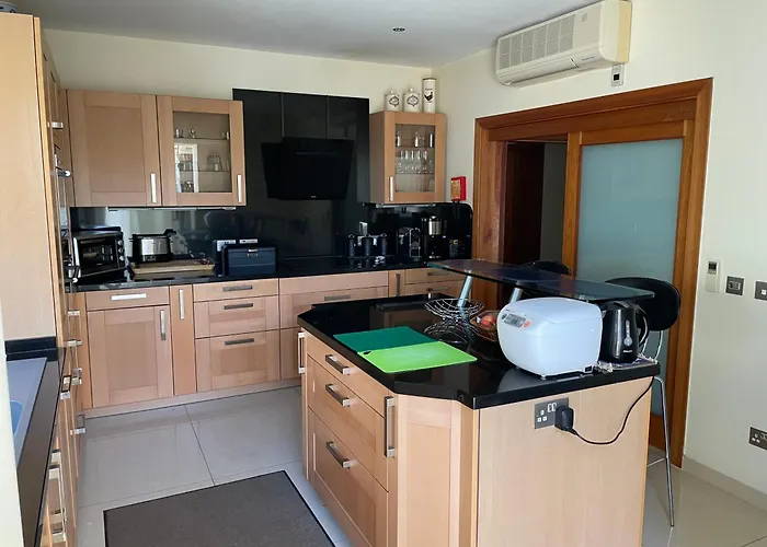 Seaview Family Apartment, Pool, Easy Access To The Sea, Near Bay Apartamento